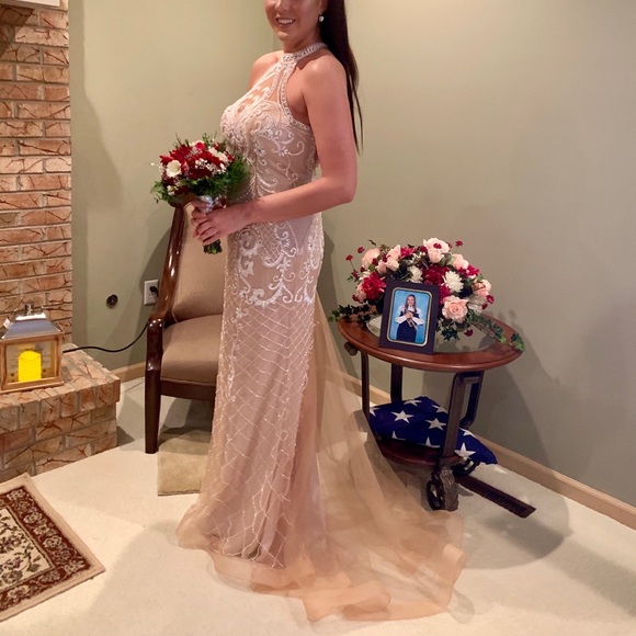 ✨✨Prom Dress✨✨ - Picture 2 of 8